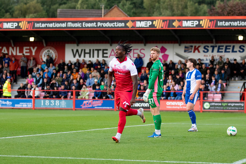 Anjola Popoola links up with the Magpies!