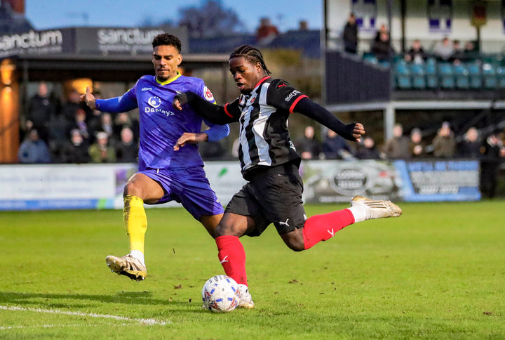 Anjola Popoola extends his stay with the Magpies!