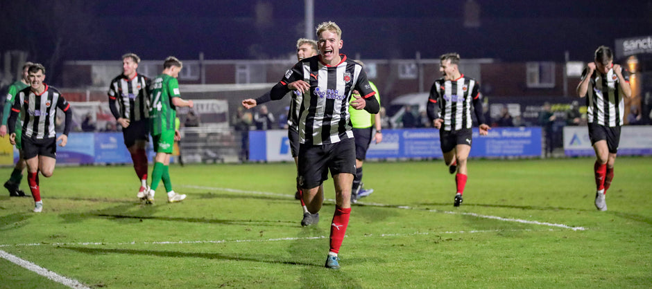Harry Ibbitson extends his stay with the Magpies!