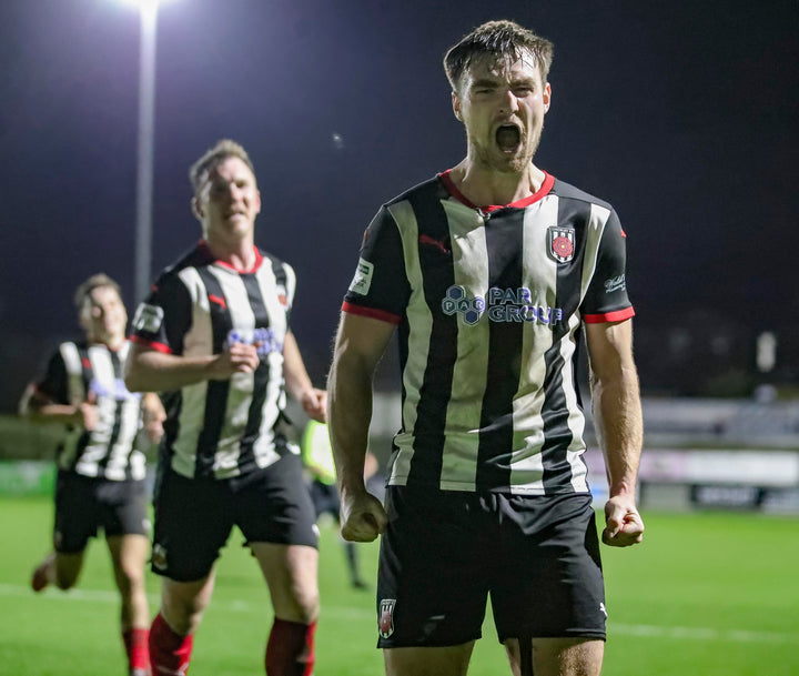 Harvey Smith puts pen to paper on a new deal!