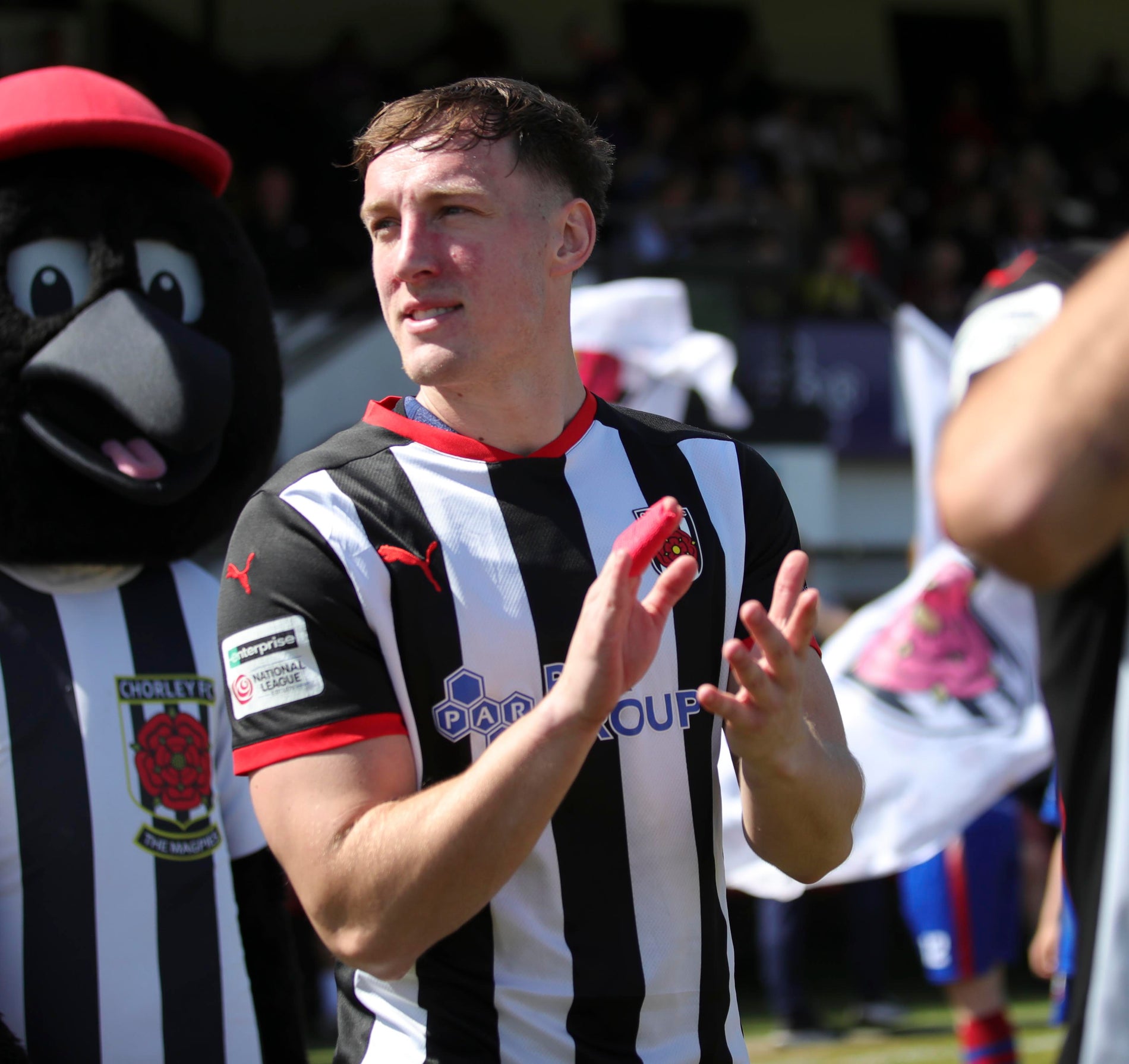 Scott Wilson pens a new deal!