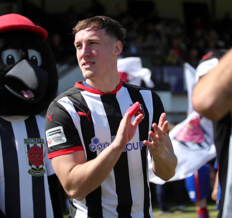 Scott Wilson pens a new deal!