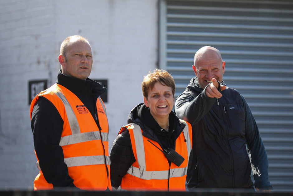 Volunteer with the Magpies