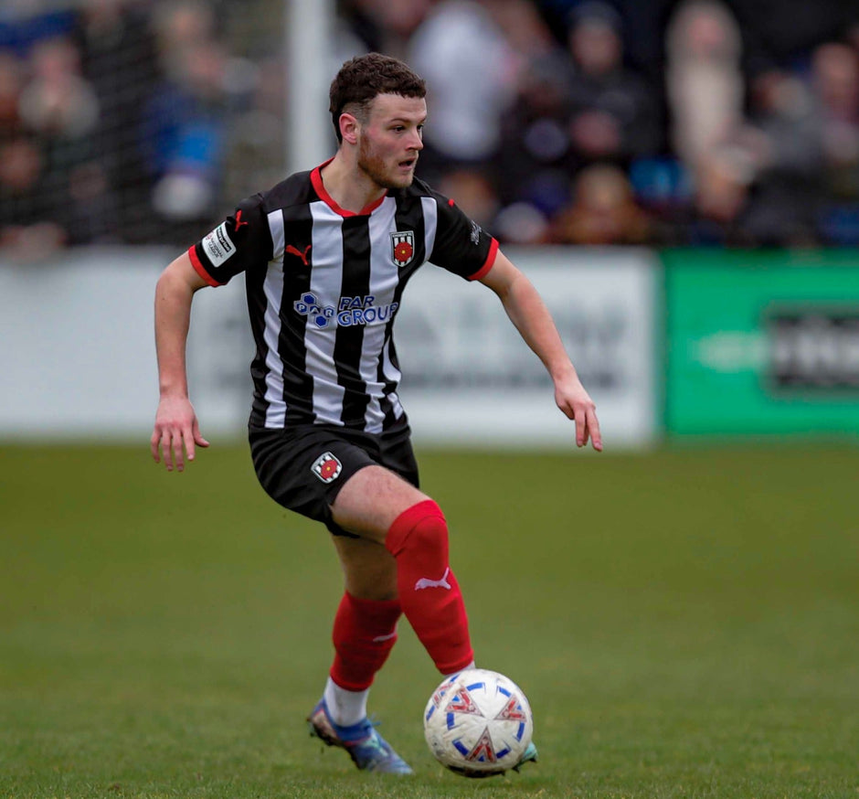 Jack Moore stays with the Magpies!